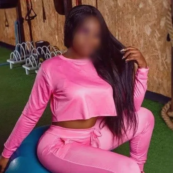 Claire, 28