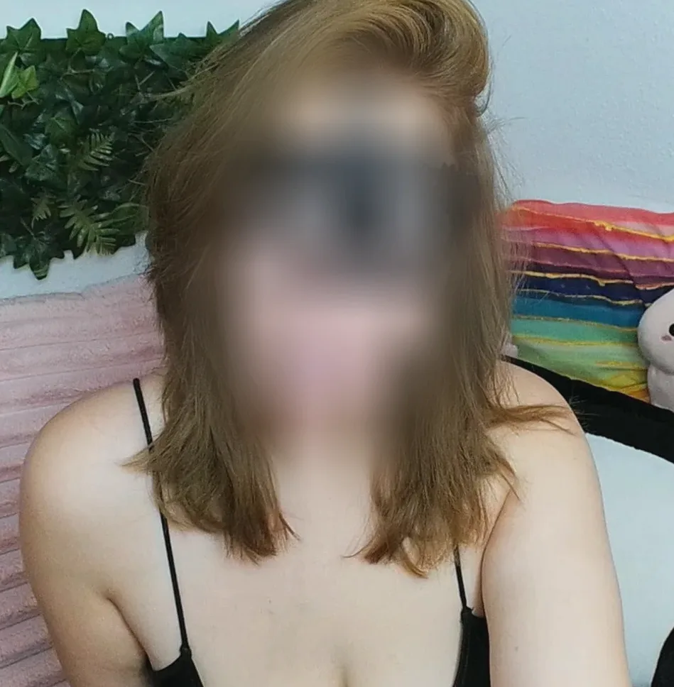Claire, 29