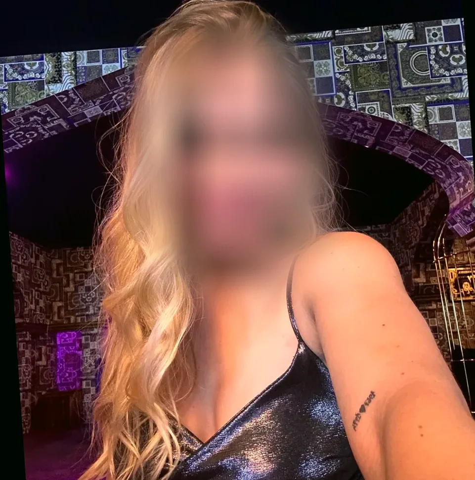 Lily, 24
