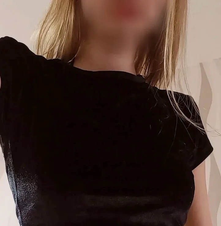 Mariam, 25